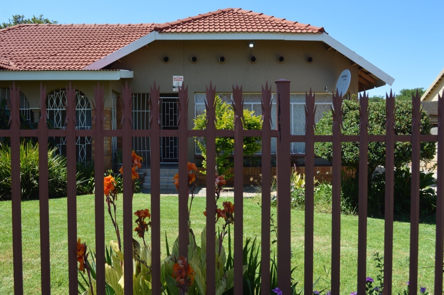 4 Bedroom Property for Sale in Roosheuwel North West